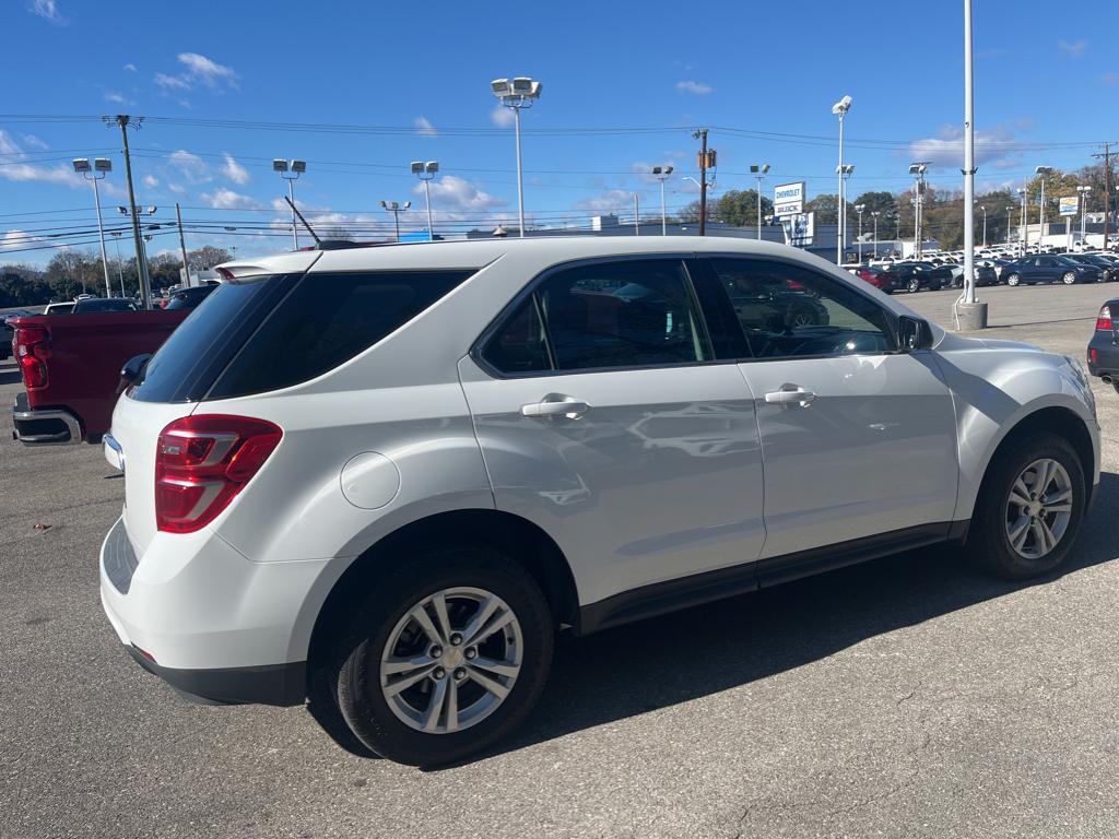 2017 Chevrolet Equinox LS photo 4