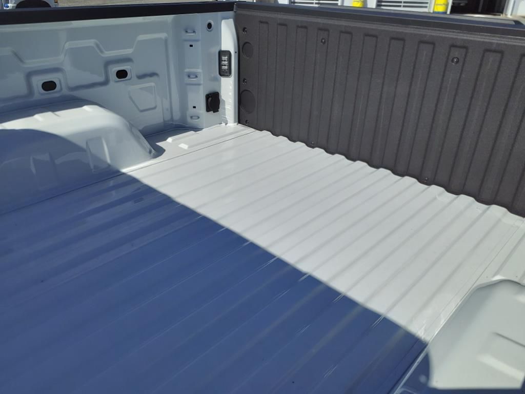 2025 Chevrolet Silverado 1500 LT photo 4