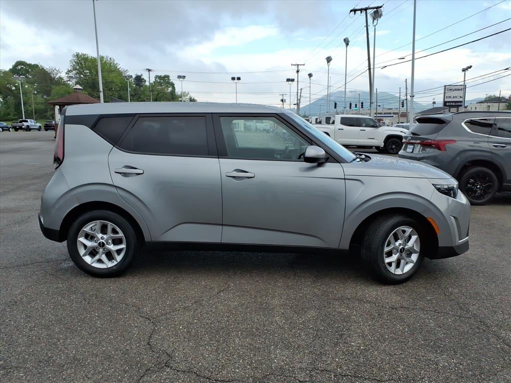 Used 2024 Kia Soul LX Crossover