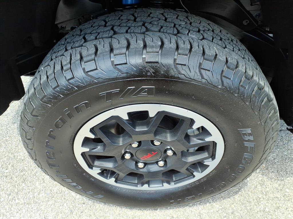 2025 Toyota Tacoma TRD Off Road - Photo 10