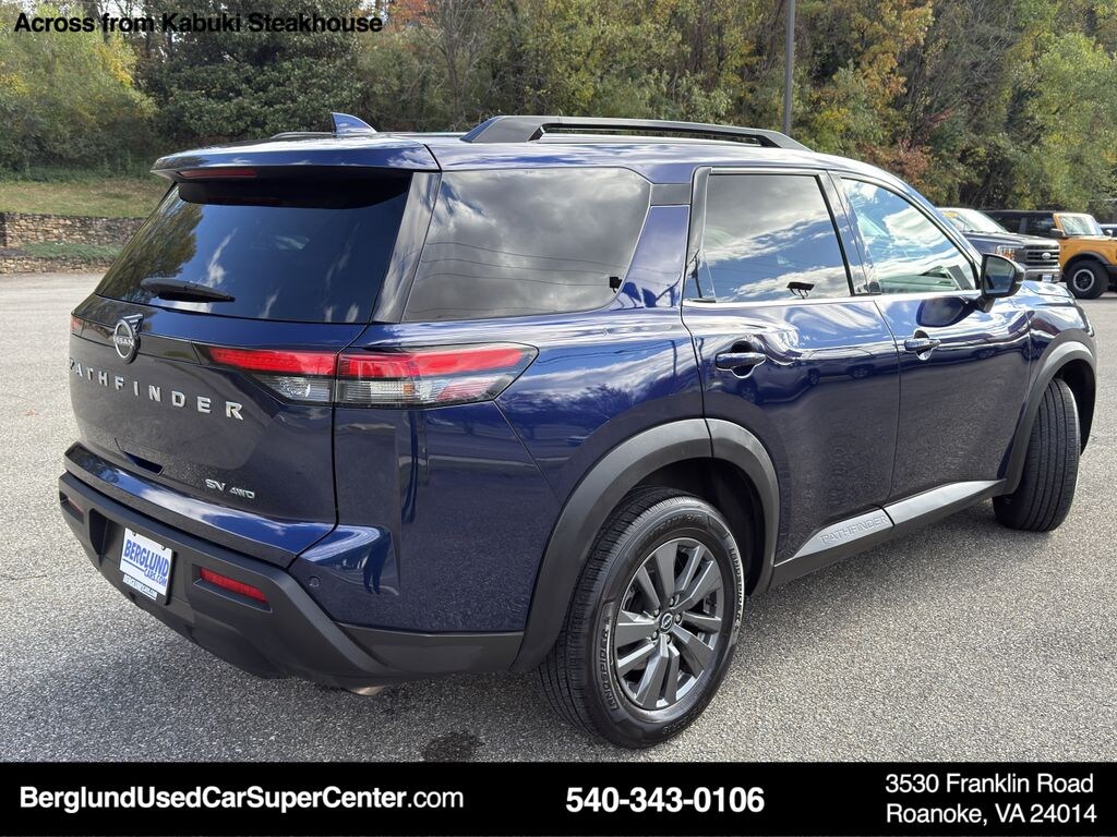 Used 2024 Nissan Pathfinder SV