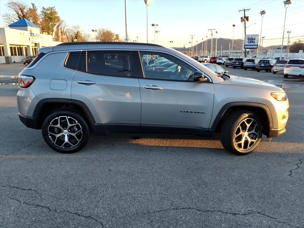 Used 2024 Jeep Compass Latitude