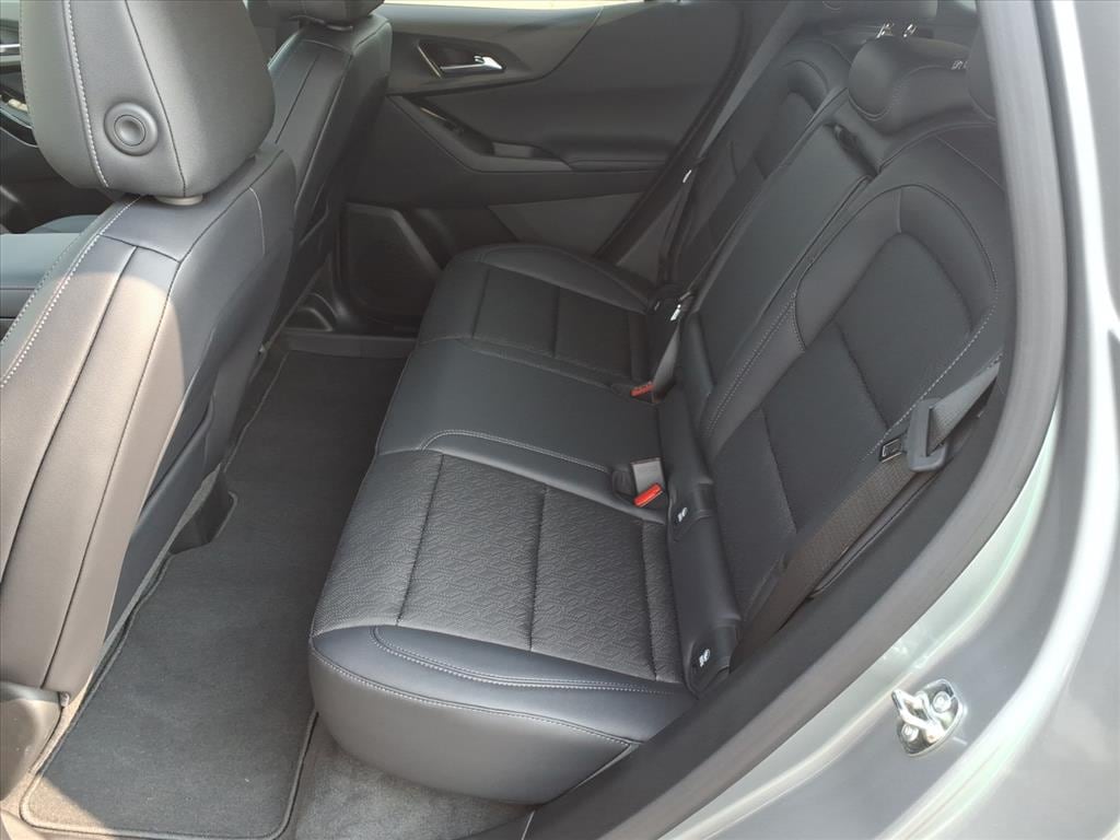 2027 Chevrolet Equinox LT - Photo 10
