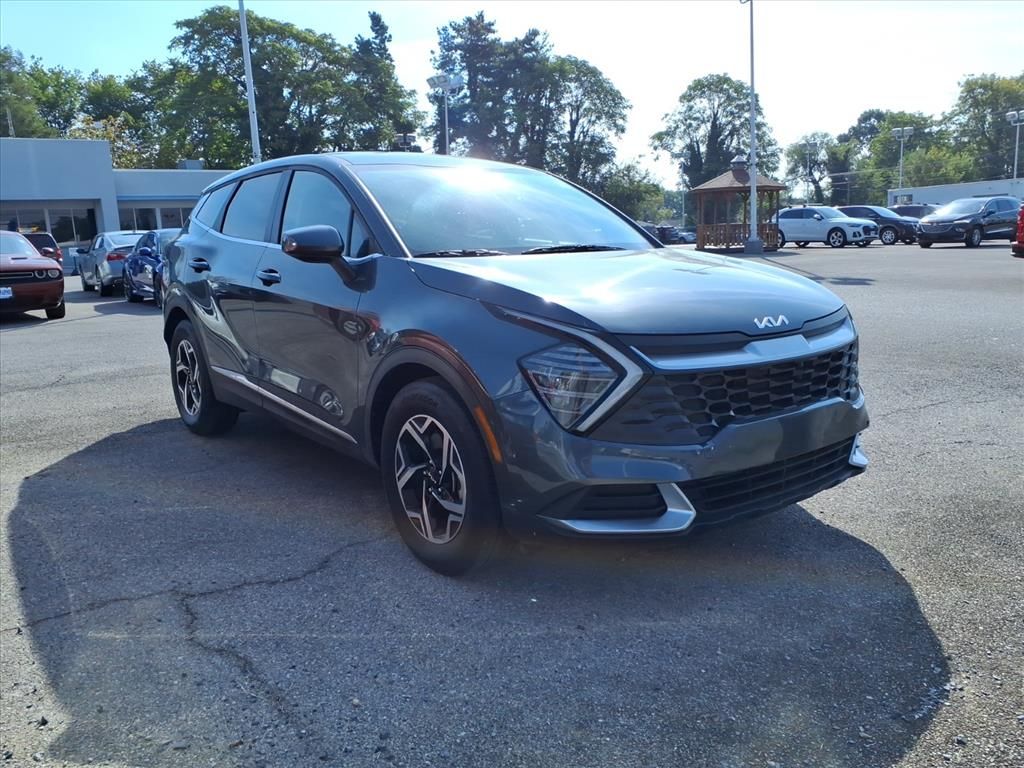 2024 Kia Sportage LX photo 2