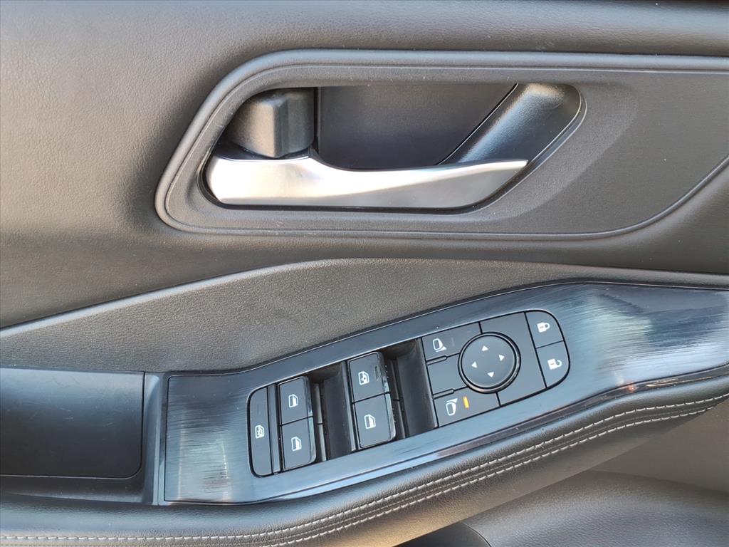 2025 Nissan Rogue SV - Photo 19