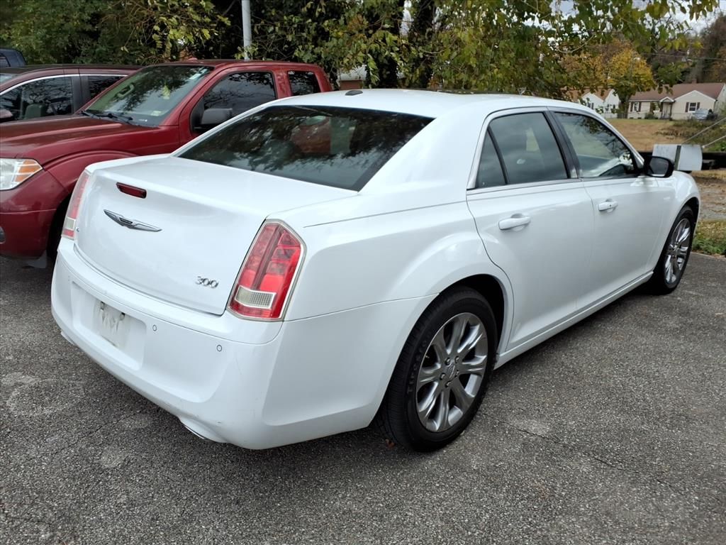 2013 Chrysler 300 photo 4