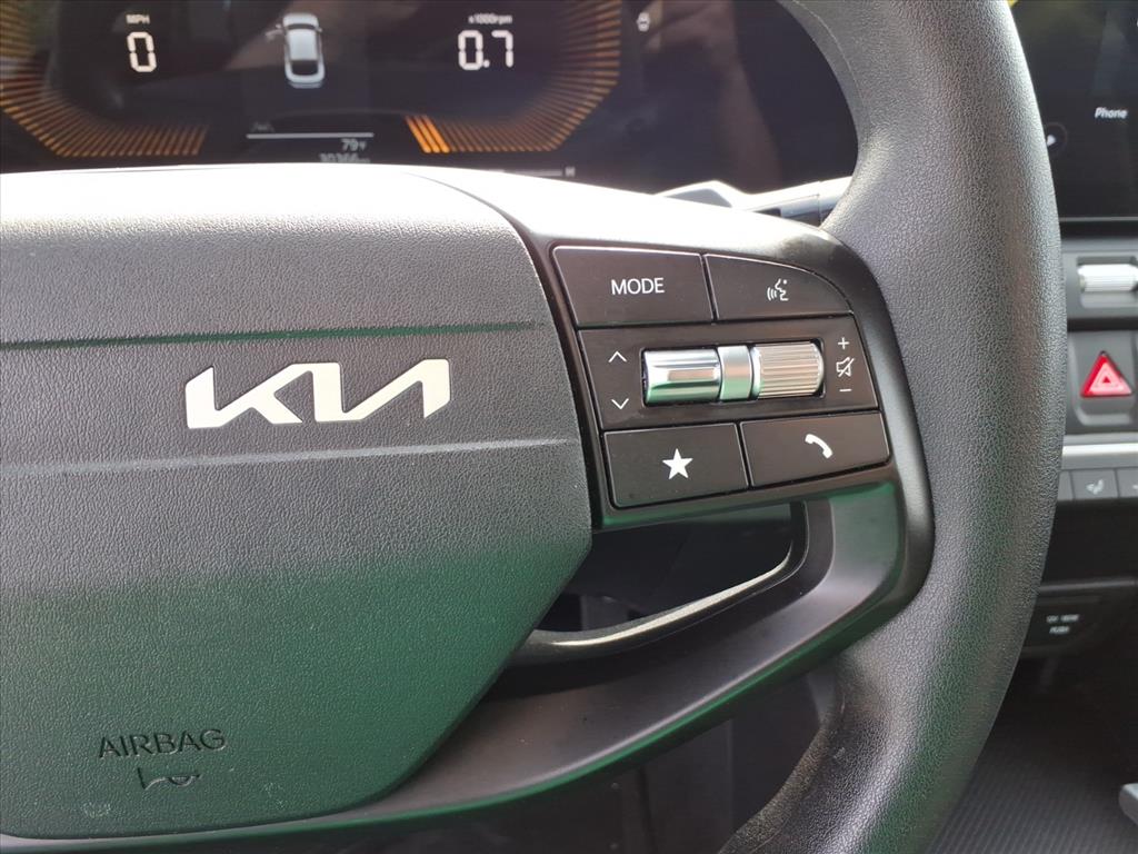 2025 Kia K4 LXS - Photo 25