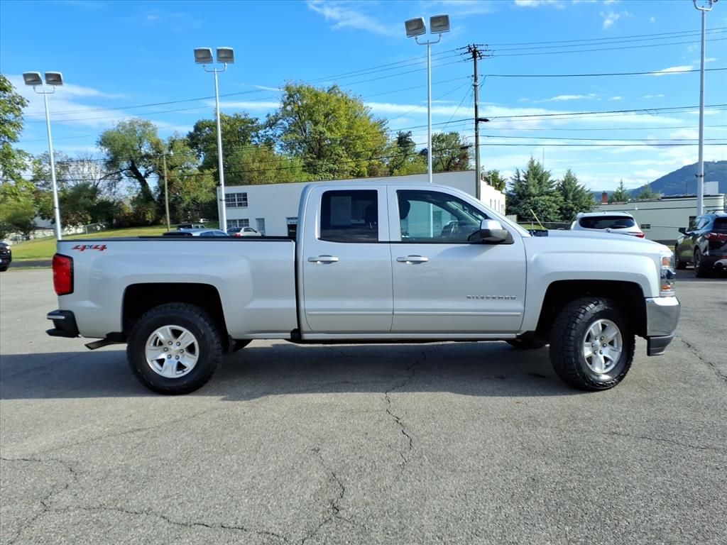 2018 Chevrolet Silverado 1500 LT photo 3