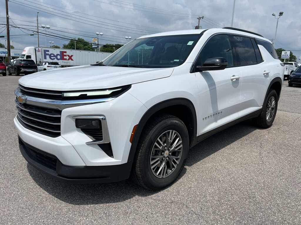 Used 2025 Chevrolet Traverse LT SUV
