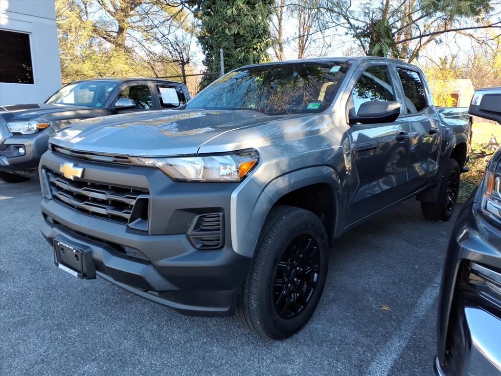 2025 Chevrolet Colorado LT photo 3