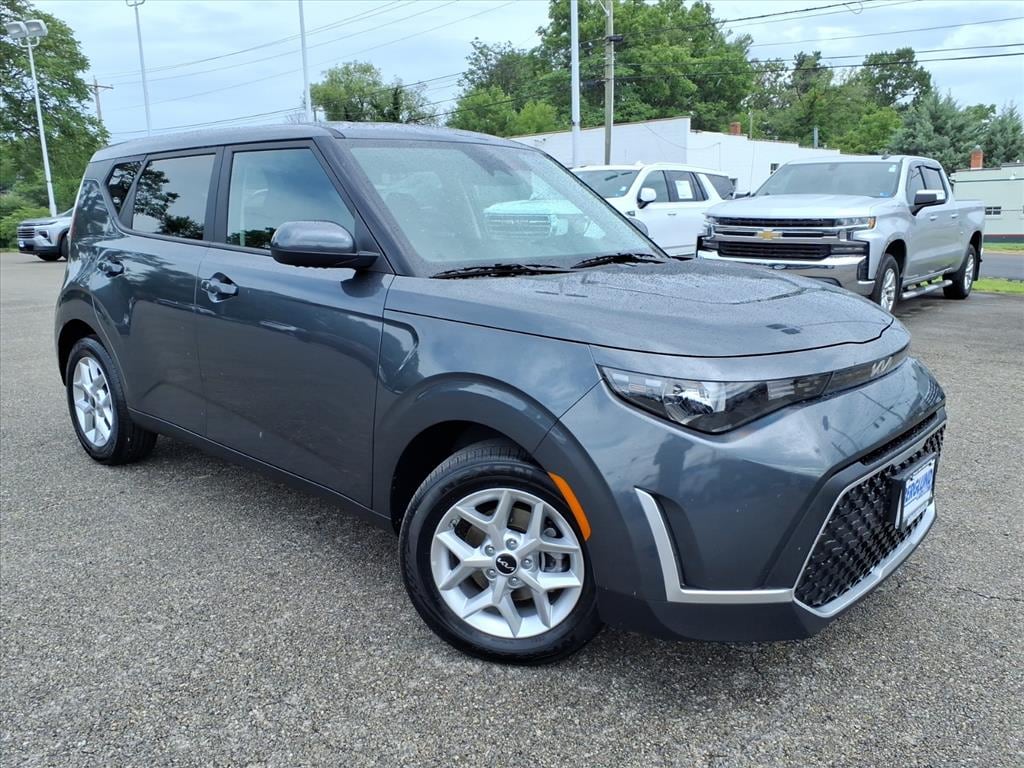 Used 2025 Kia Soul LX