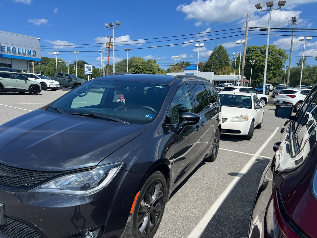 Used 2019 Chrysler Pacifica Touring Plus Minivan