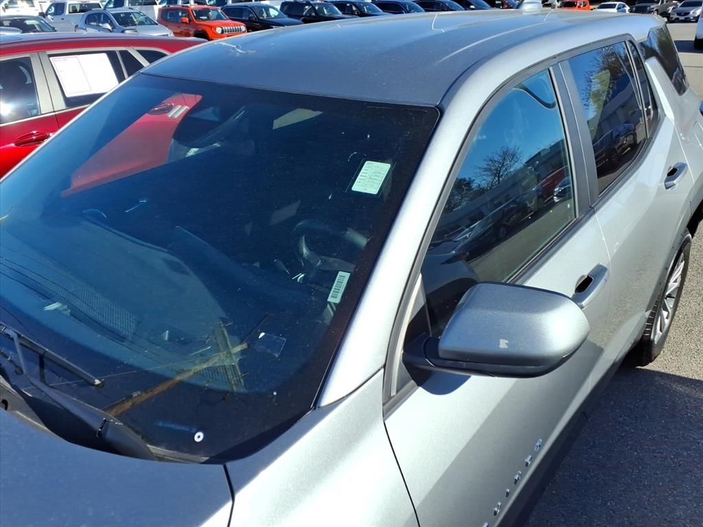 2025 Chevrolet Equinox LT photo 3