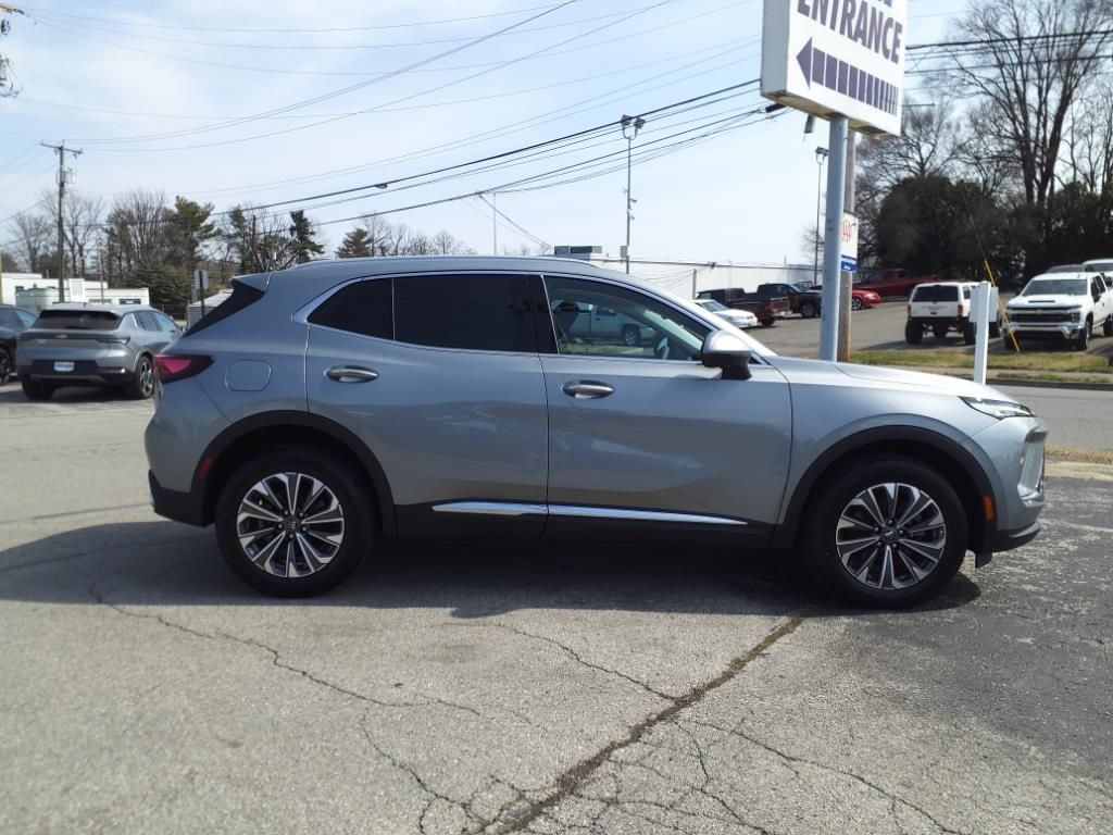 2025 Buick Envision Preferred photo 2