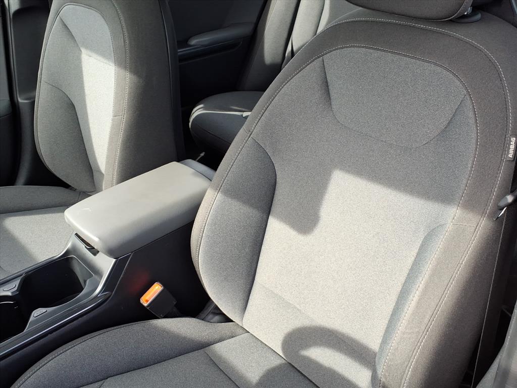 2025 Kia K4 LXS - Photo 17