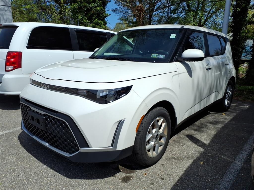 Used 2025 Kia Soul LX