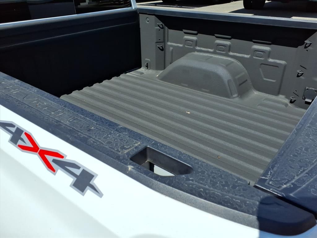 2024 Chevrolet Silverado 1500 LT photo 4