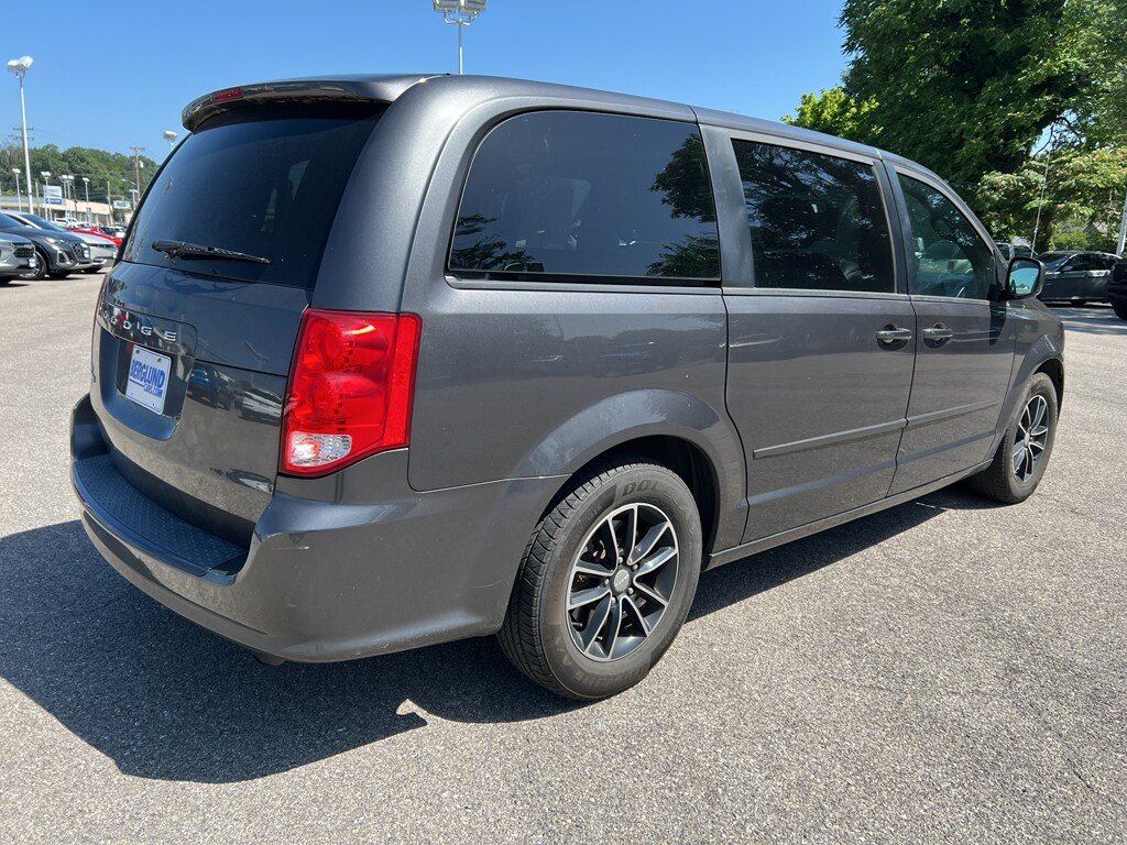 Used 2017 Dodge Grand Caravan SE Plus Minivan