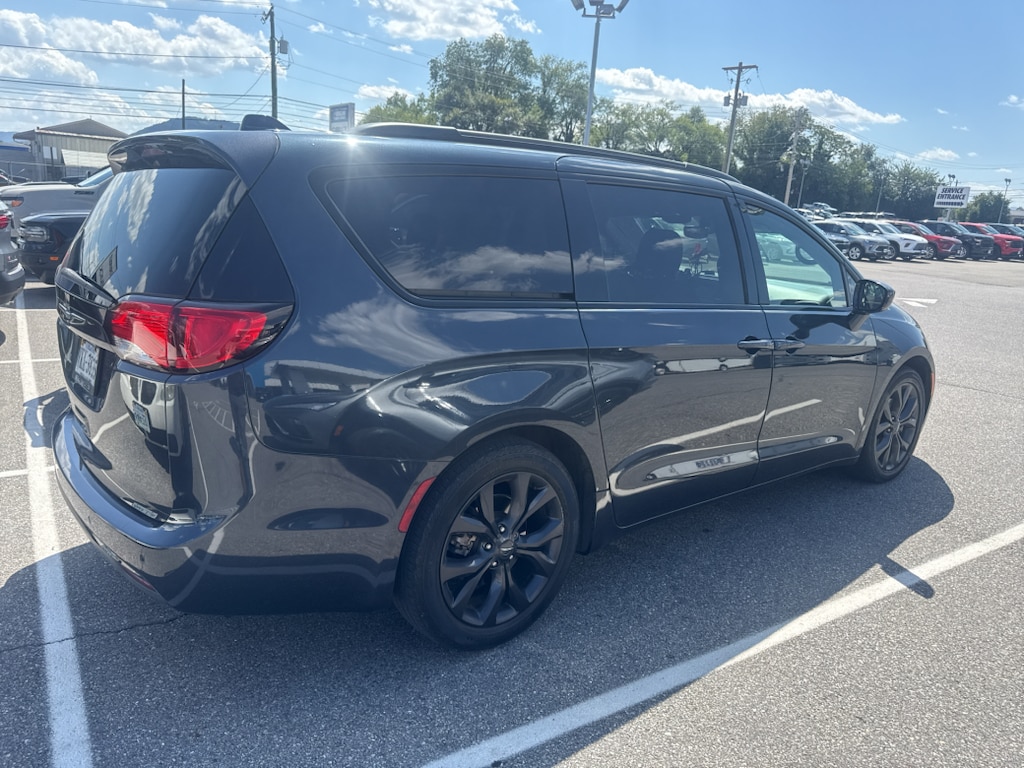 Used 2019 Chrysler Pacifica Touring Plus Minivan