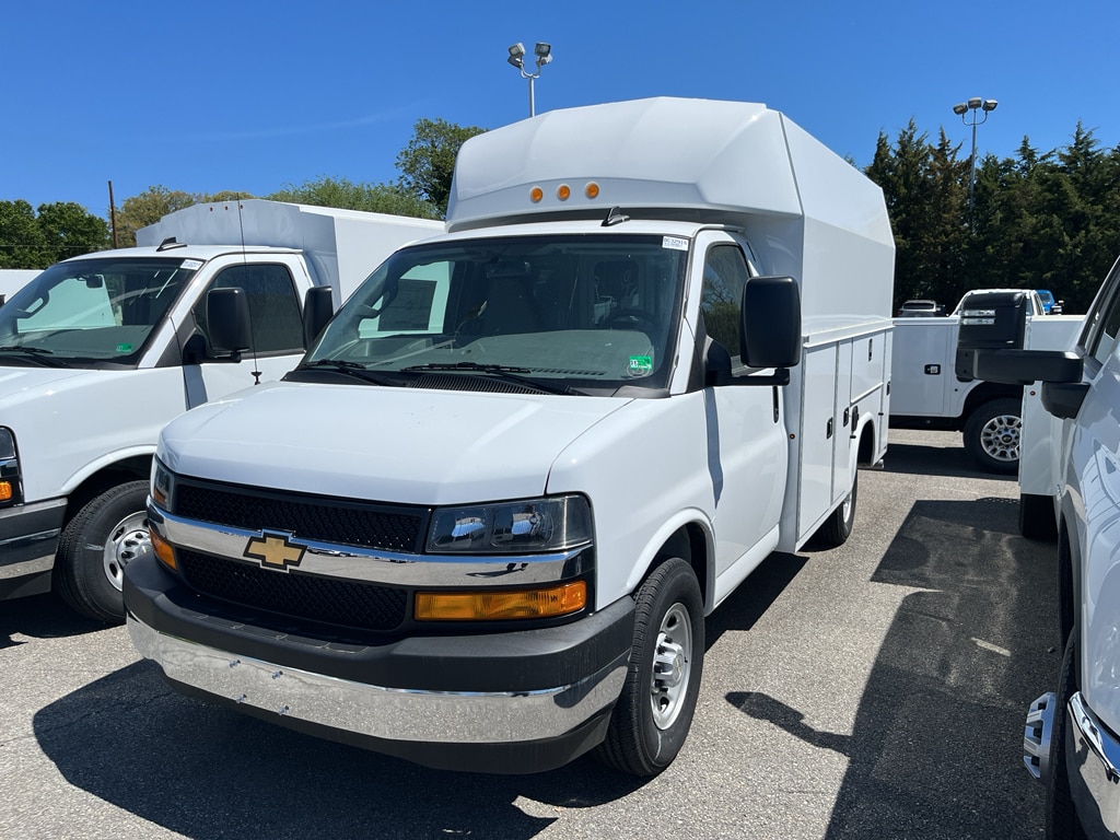 2025 Chevrolet Express 3500 139" WB's photo