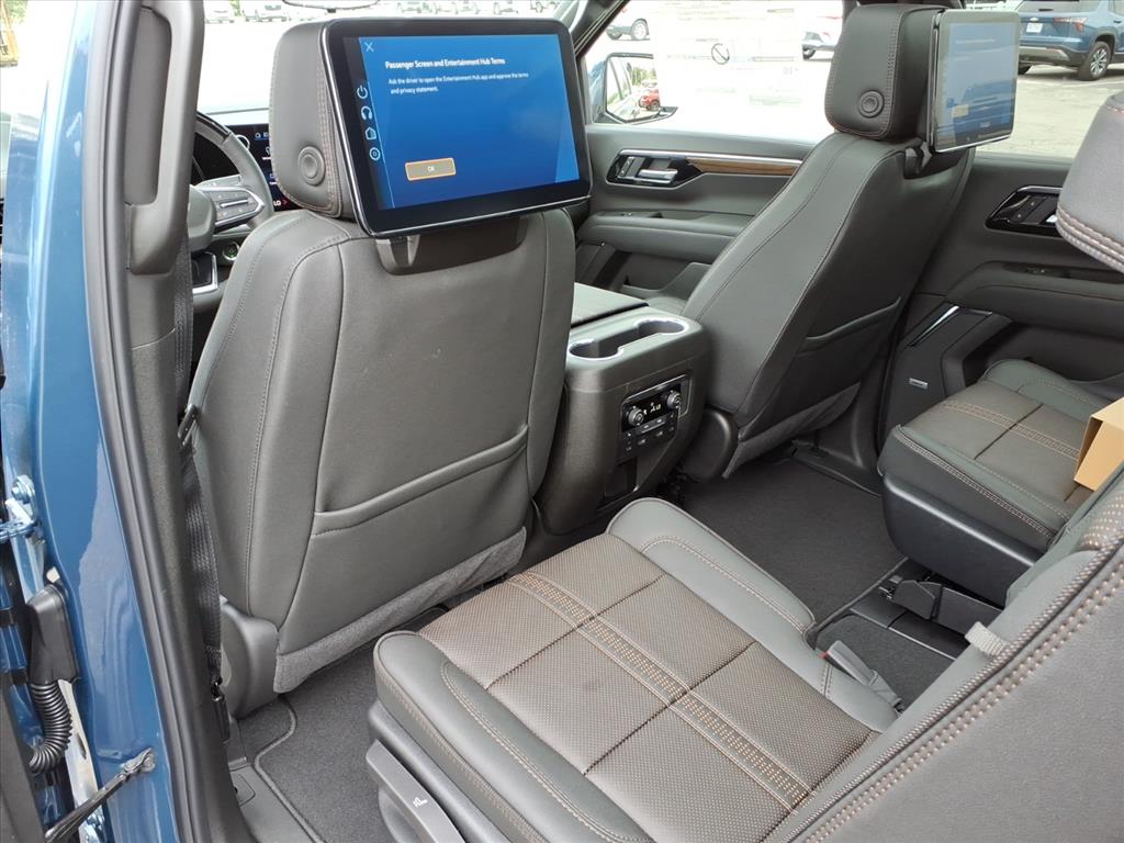 2026 Chevrolet Suburban High Country - Photo 7