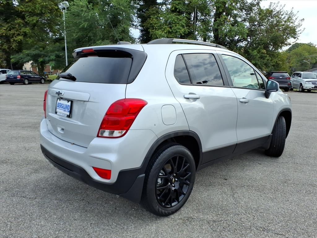 2022 Chevrolet Trax LT photo 3
