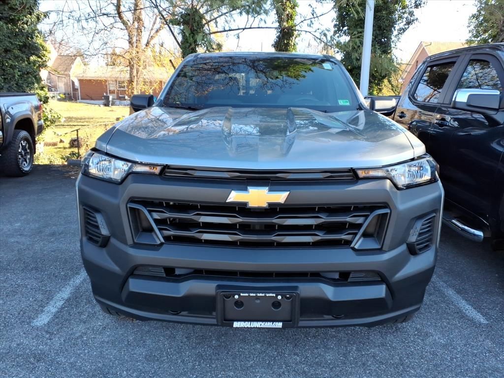 2025 Chevrolet Colorado LT photo 2