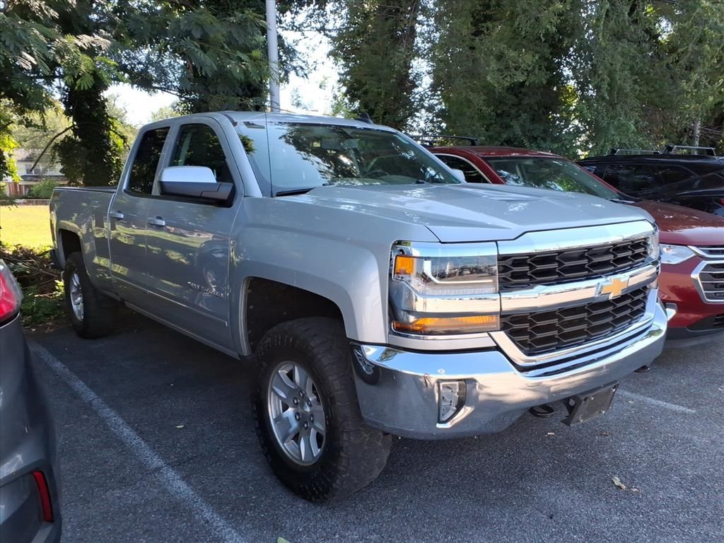 2018 Chevrolet Silverado 1500 LT photo 2