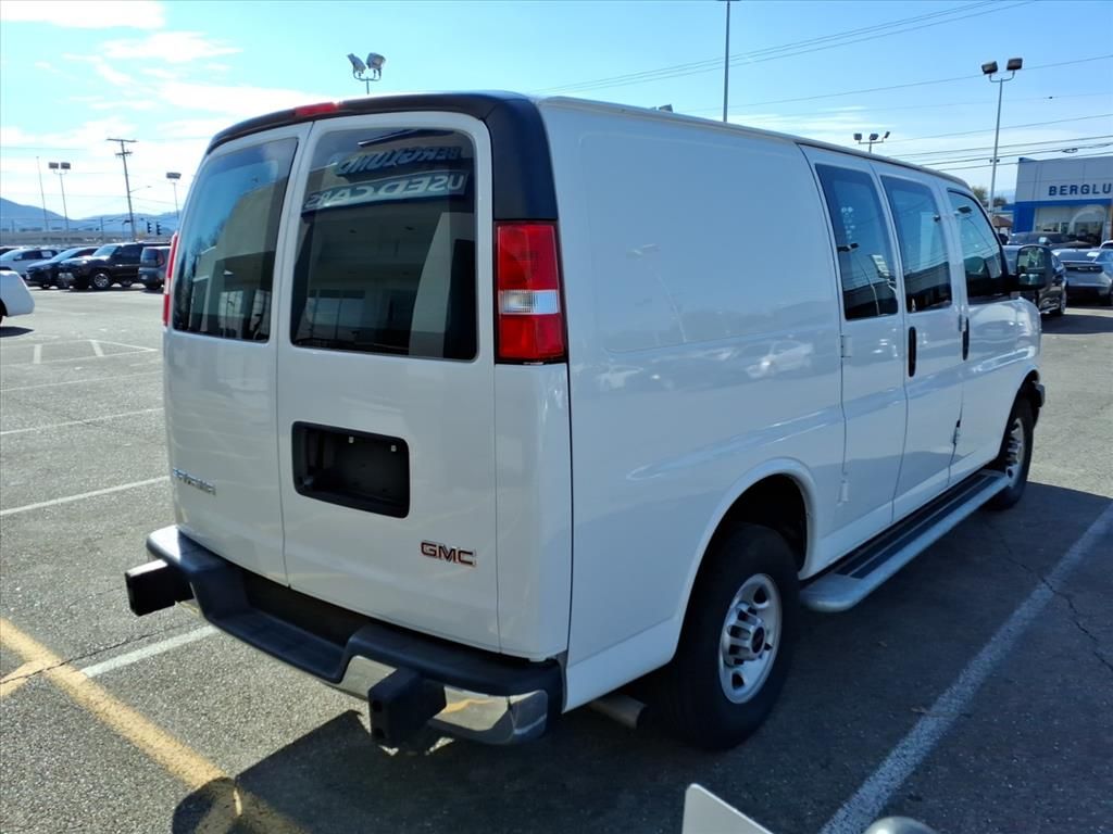 2024 Gmc Savana Cargo 2500 photo 3