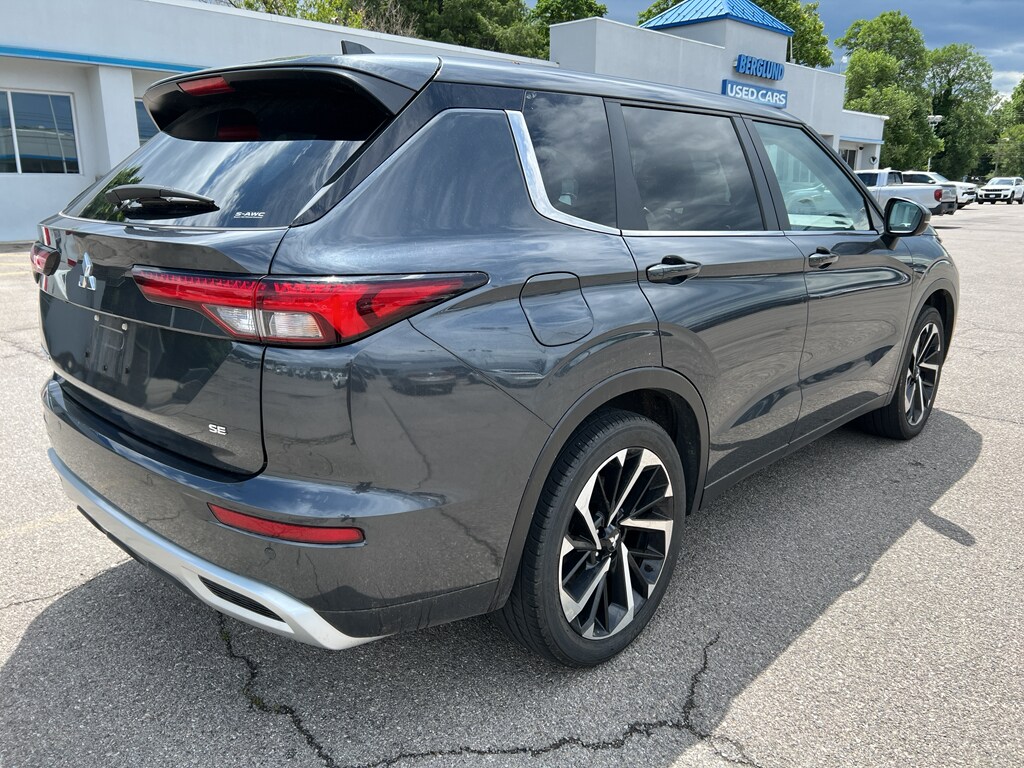 Used 2024 Mitsubishi Outlander SE
