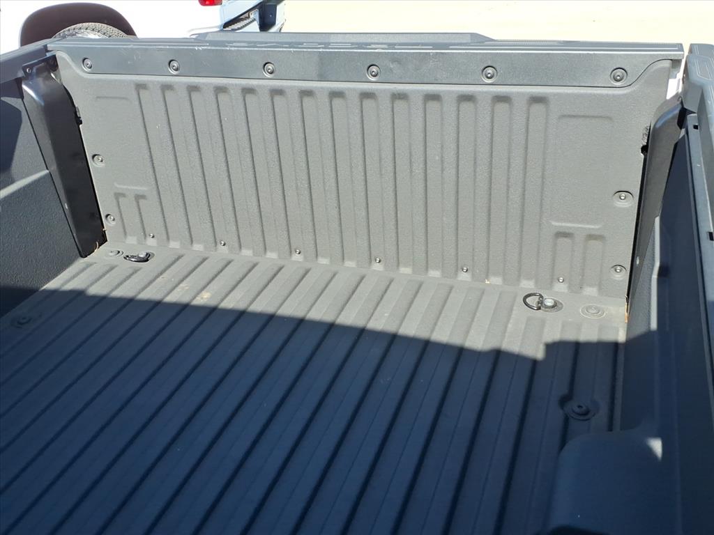 2024 Toyota Tacoma SR5 - Photo 10