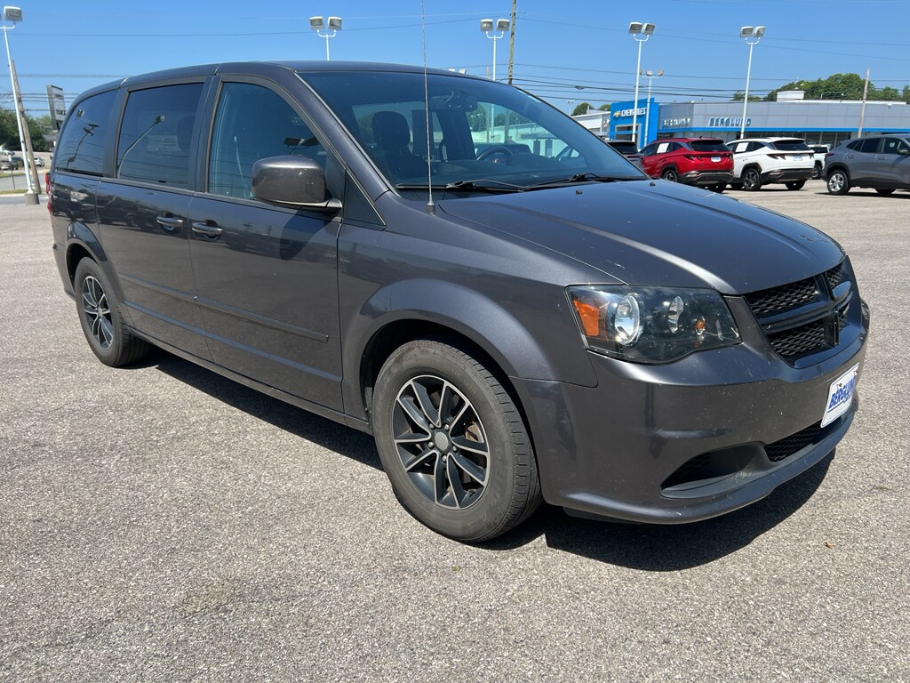 Used 2017 Dodge Grand Caravan SE Plus Minivan