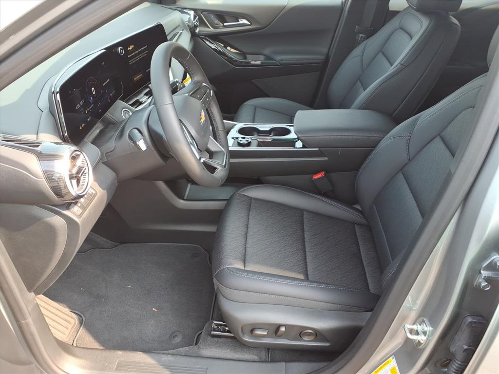 2027 Chevrolet Equinox LT - Photo 9