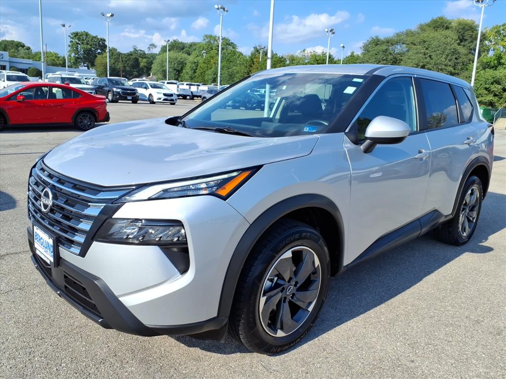 2025 Nissan Rogue SV - Photo 8