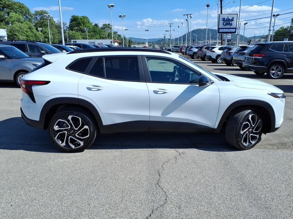 Used 2024 Chevrolet Trax 2RS SUV