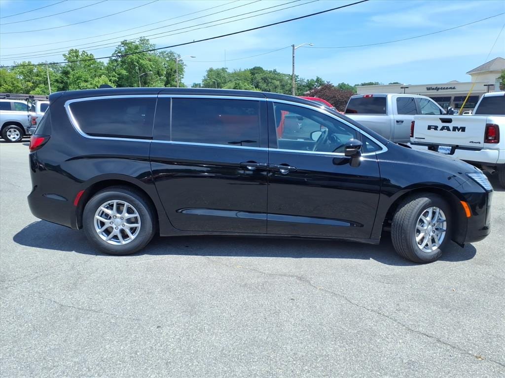 New 2027 Chrysler Pacifica SELECT Passenger Van