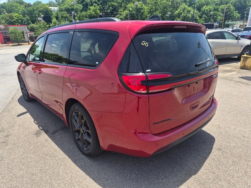 Used 2025 Chrysler Pacifica Limited Passenger Van