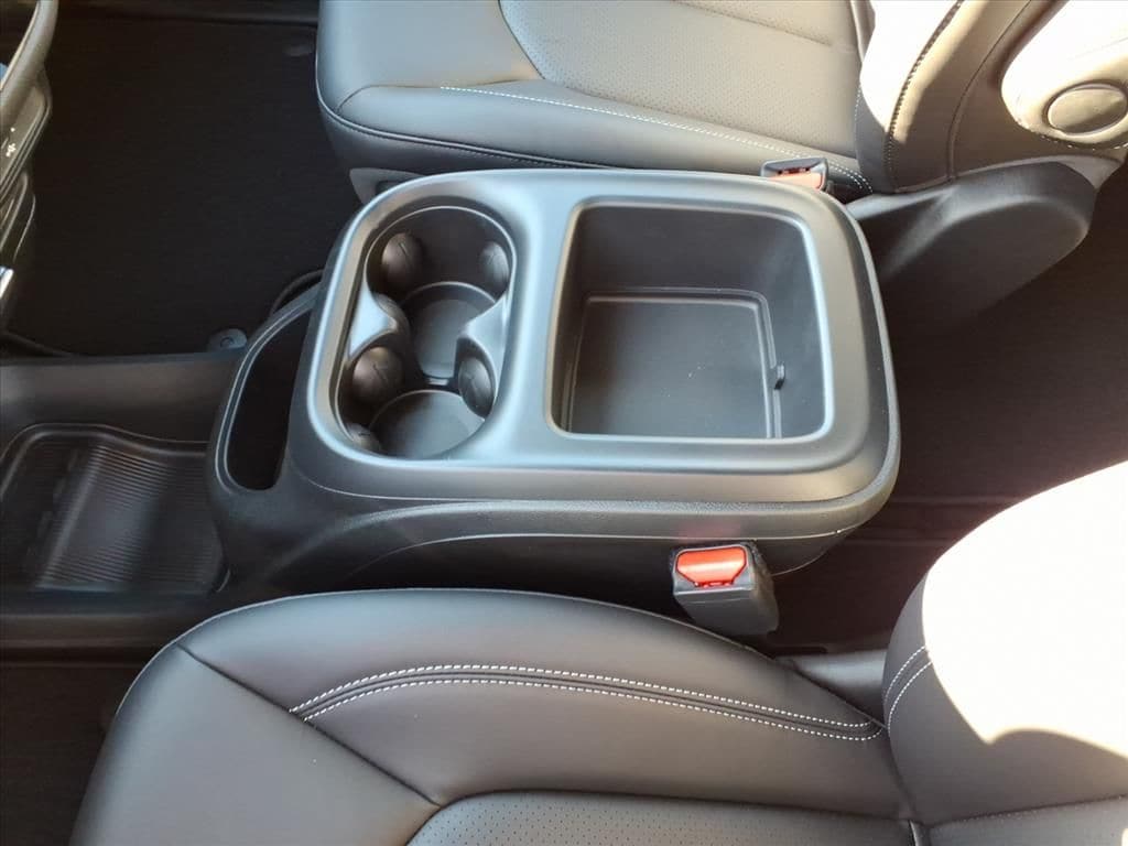 2026 Chrysler Pacifica Select - Photo 26