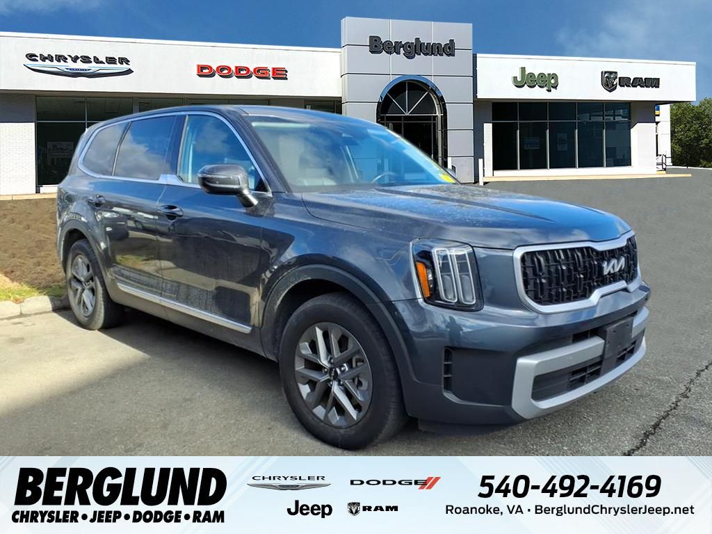 2023 Kia Telluride LX's photo