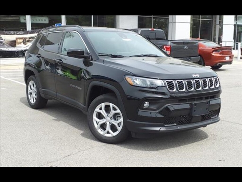 Used 2024 Jeep Compass Latitude Sport Utility