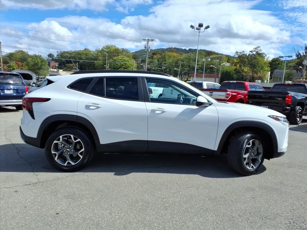 Used 2024 Chevrolet Trax LT SUV