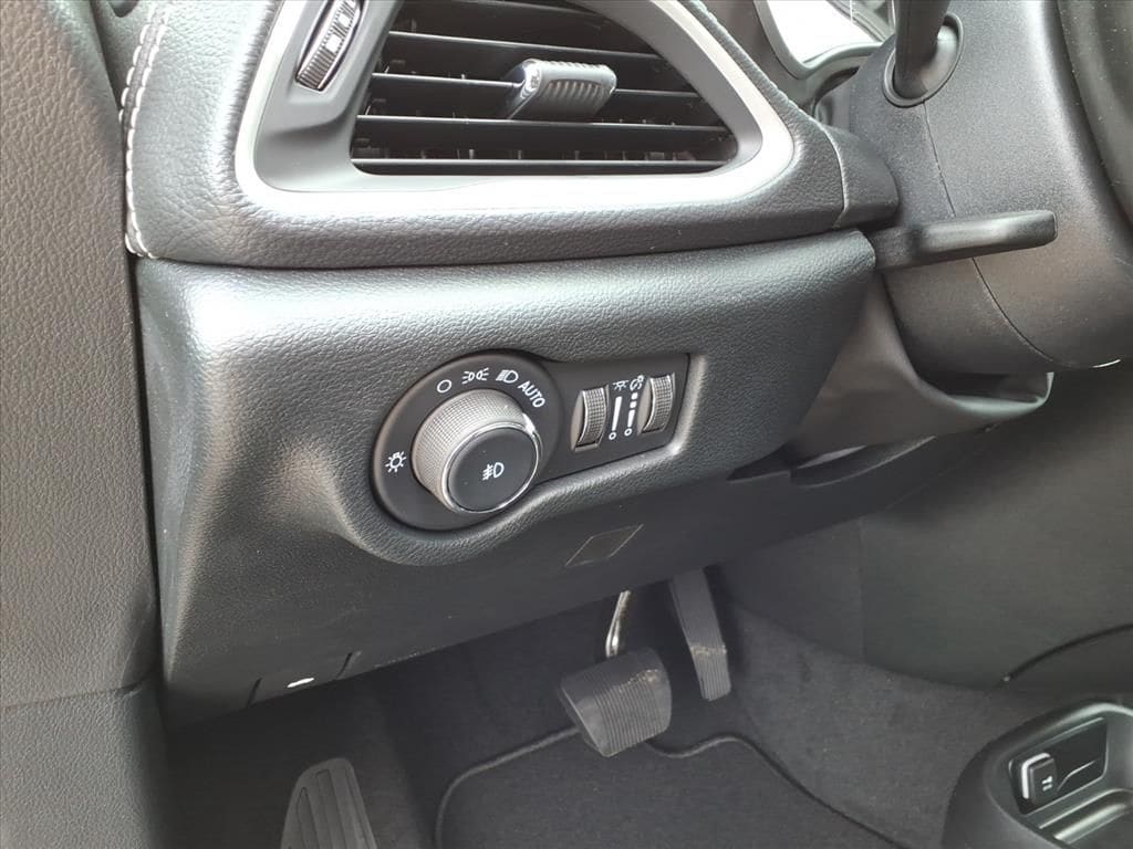 2026 Chrysler Pacifica Select - Photo 17