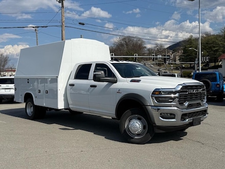 2026 Ram 5500 TRADESMAN CHASSIS CREW CAB 4X4 84' CA Pickup