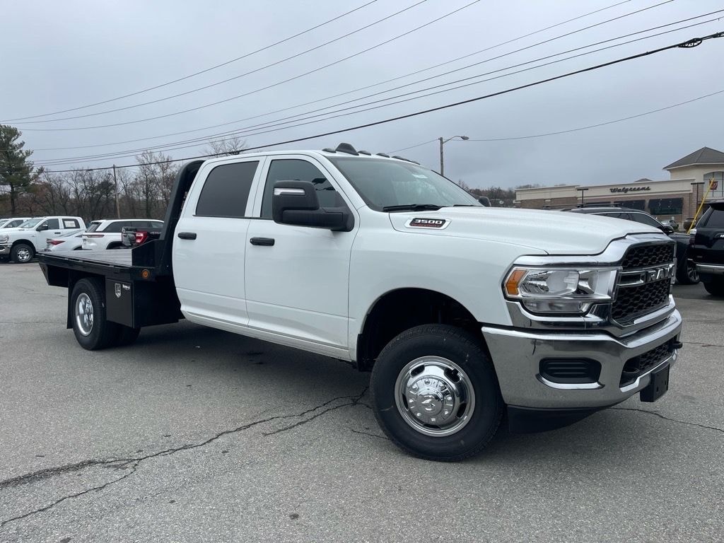 New 2024 Ram 3500 Chassis Cab 3500 TRADESMAN CREW CAB CHASSIS 4X4 60' CA Pickup