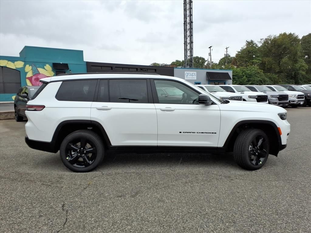 New 2025 Jeep Grand Cherokee L ALTITUDE X 4X4 Sport Utility