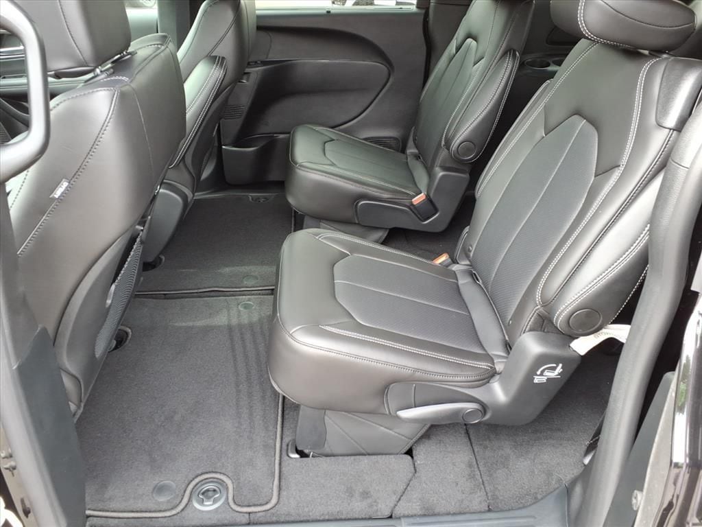 2026 Chrysler Pacifica Select - Photo 12