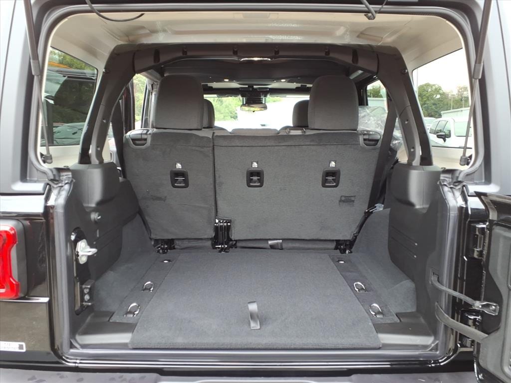 2025 Jeep Wrangler 4-Door Rubicon - Photo 13