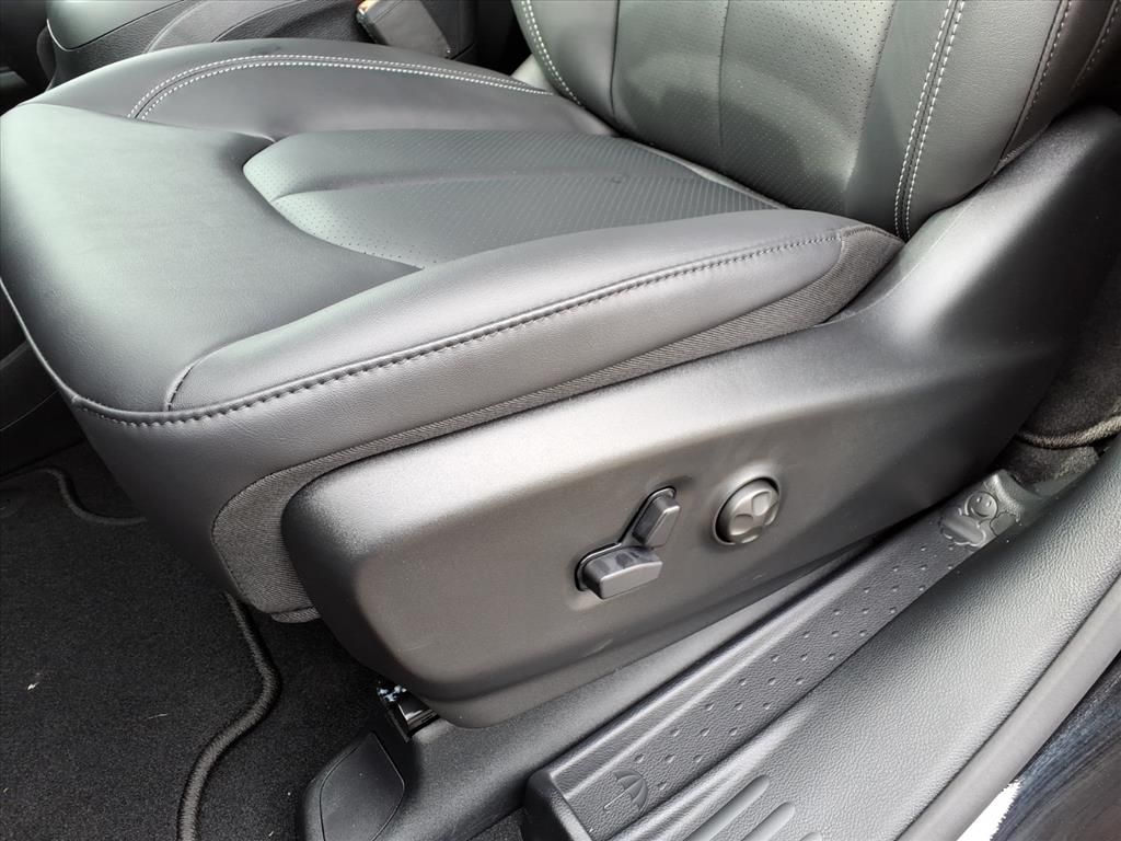 2026 Chrysler Pacifica Select - Photo 15