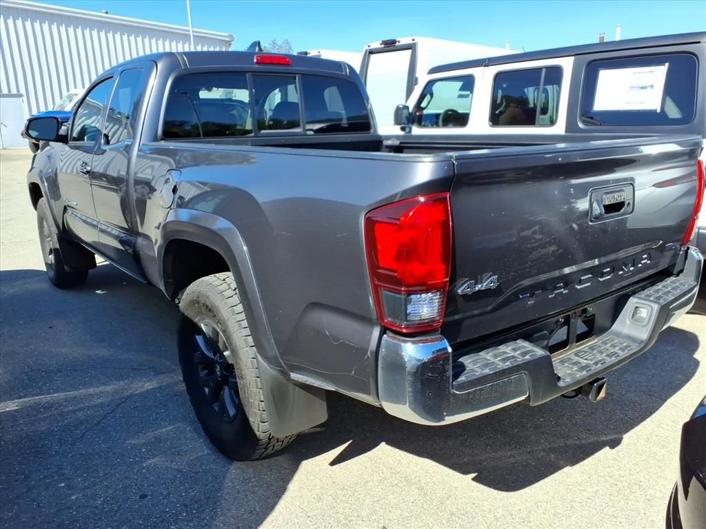 2022 Toyota Tacoma SR5 photo 2