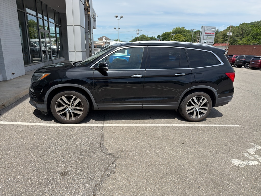 2017 Honda Pilot 4WD Elite's photo